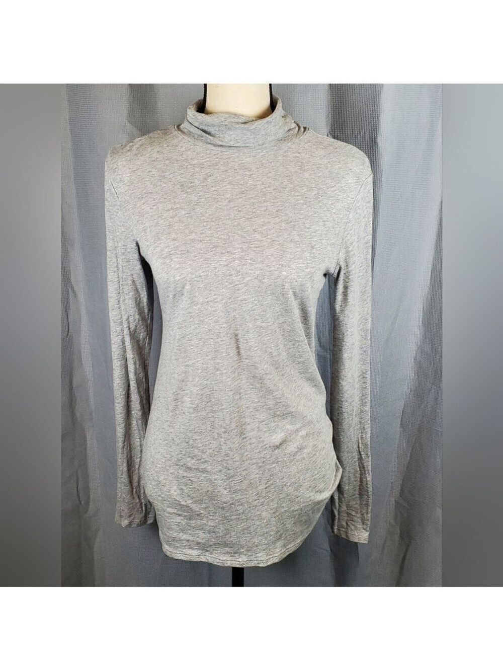 SO light gray turtleneck, size L